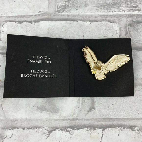 Harry Potter Hedwig Owl Hogwarts Lapel Pin - Picture 1 of 3